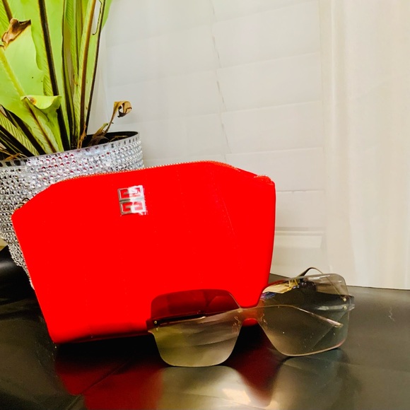 Givenchy Toiletry bag/ cosmetic/ makeup bag/ pouch / case NWOT - Picture 7 of 15